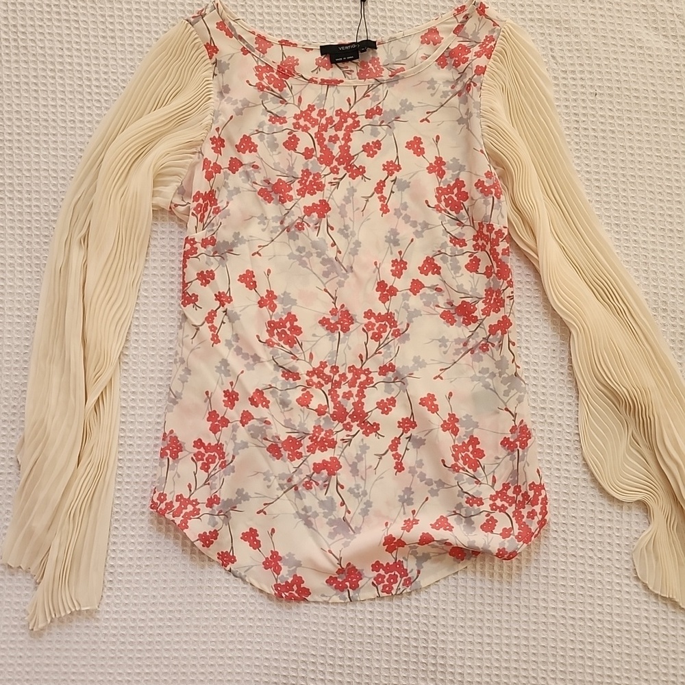 Vertigo Pleated Floral Blouse
